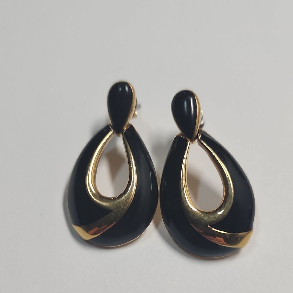 Elegant Black and Gold Teardrop Napier Earrings